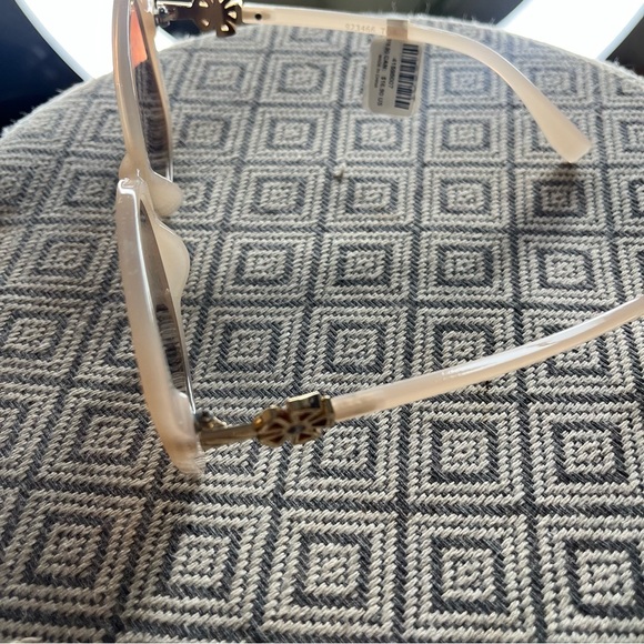 Stylish Black and Cream Sunglasses Set - Picture 8 of 9